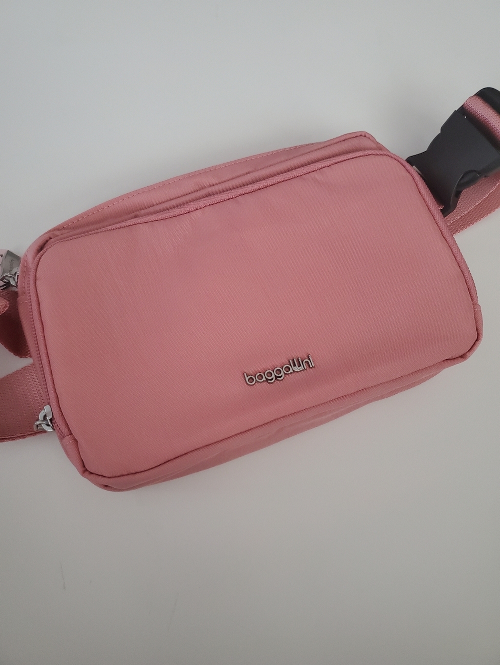 Baggalini Modern Belt Bag With RFID protection - Picture 2 of 13